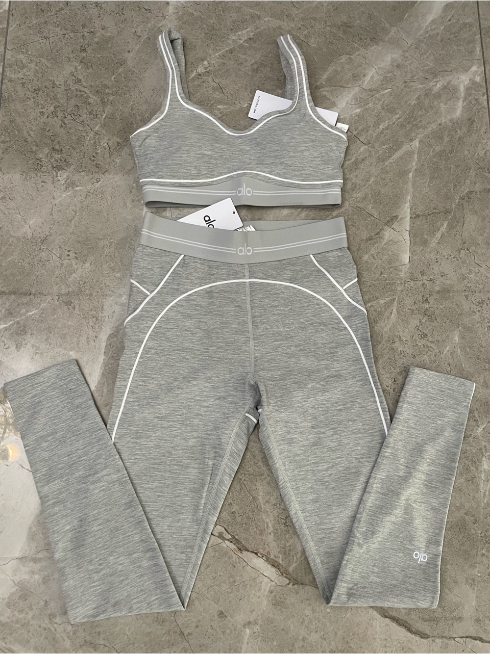 ALO Yoga Light Gray High-Waist Leggings & Matching Sports Bra Set - Picture 1 of 4